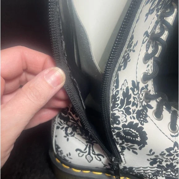 Dr Martens White/Black Flocked Damask 14 Eyelet UK 3 US 5 - Picture 12 of 16